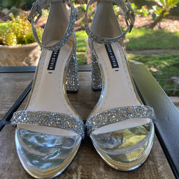 ALICE & OLIVIA SILVER LILLIAN 8.5 - Picture 2 of 6
